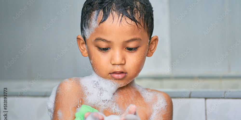 Apprendre à se laver avec Montessori