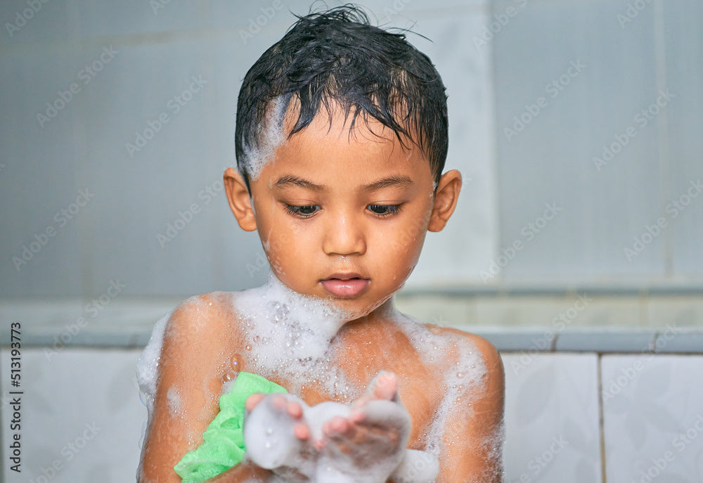 Apprendre à se laver avec Montessori