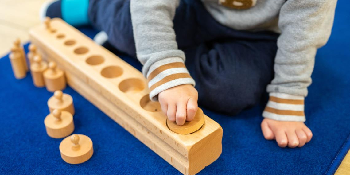 L’importance de la motricité libre dans le développement de l’enfant selon Montessori