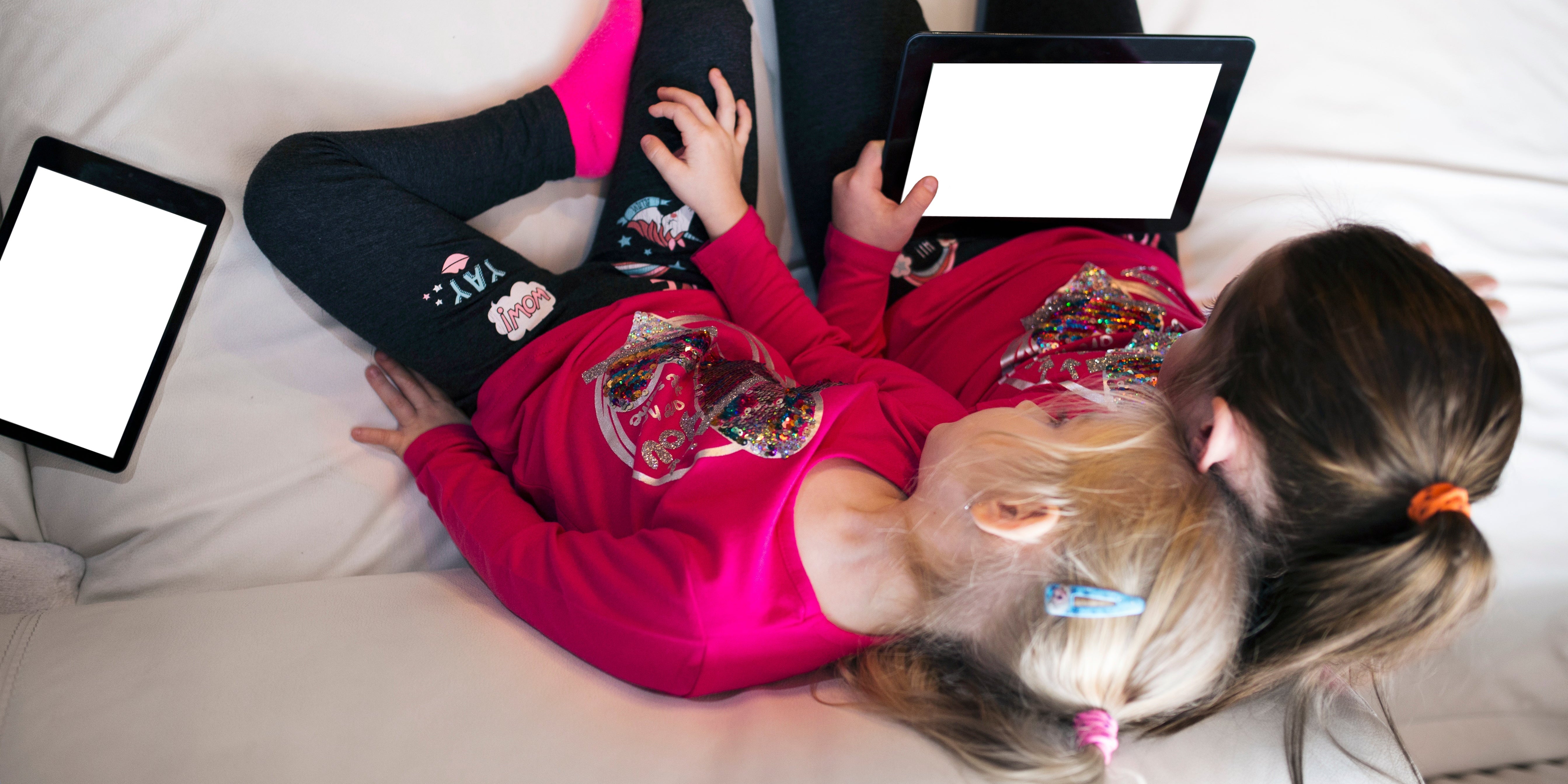 Écrans et parentalité : le dilemme silencieux des familles modernes